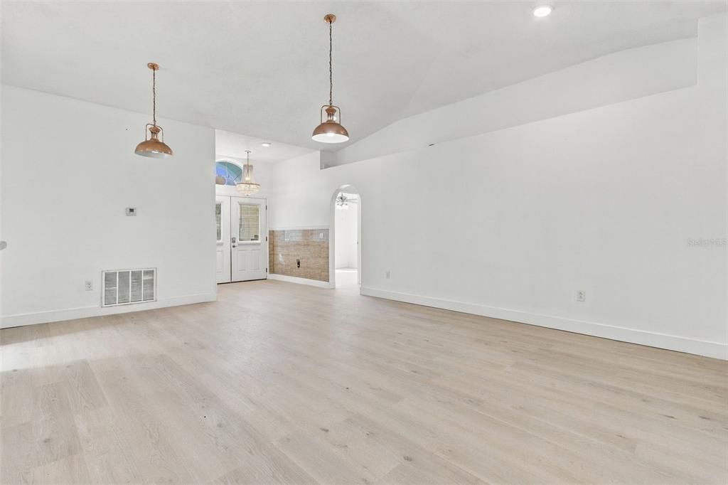 На продажу: $345,000 (3 спален, 2 ванн, 1634 Квадратных фут)