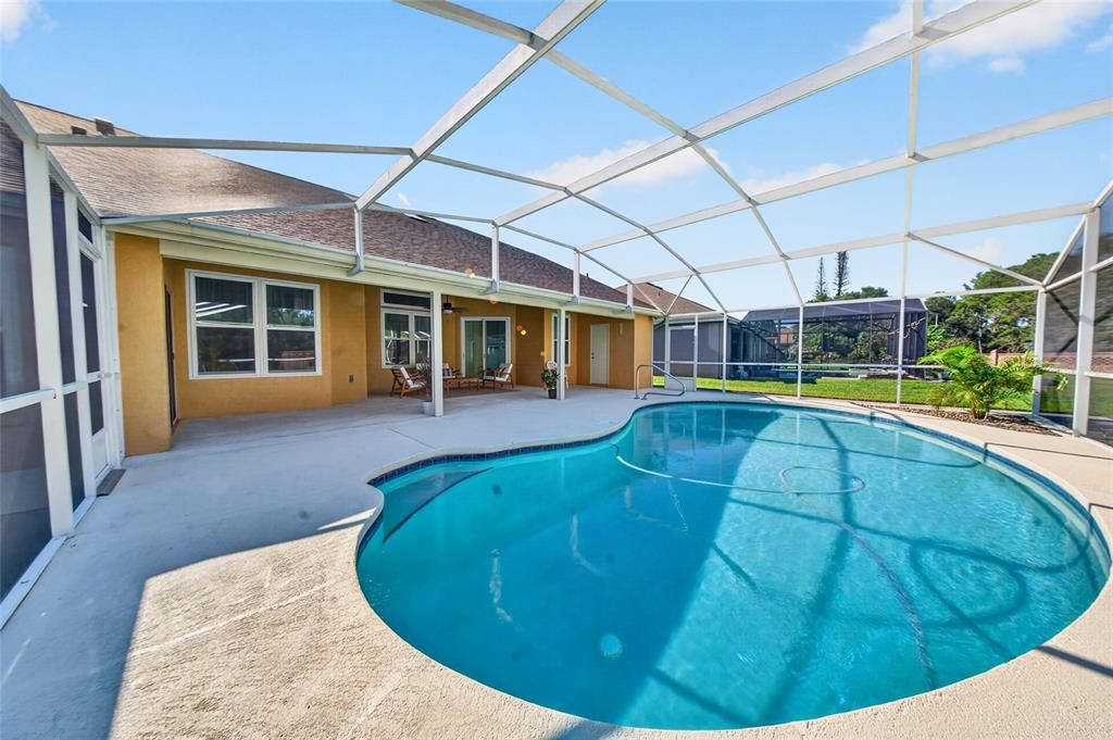 En Venta: $550,000 (4 camas, 2 baños, 2442 Pies cuadrados)