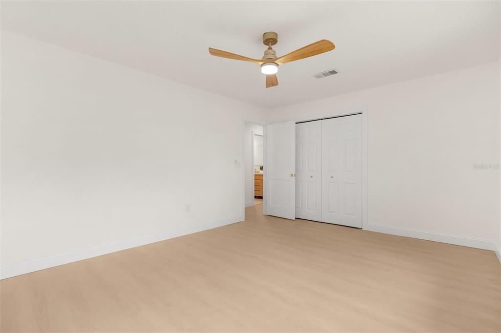 En Venta: $550,000 (4 camas, 2 baños, 2300 Pies cuadrados)