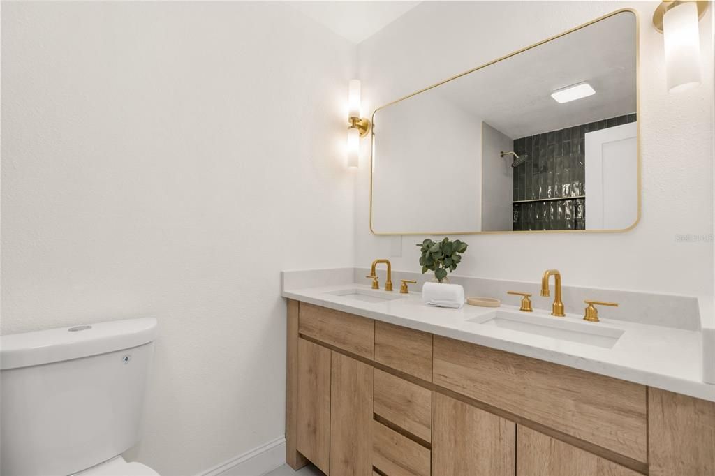 En Venta: $550,000 (4 camas, 2 baños, 2300 Pies cuadrados)