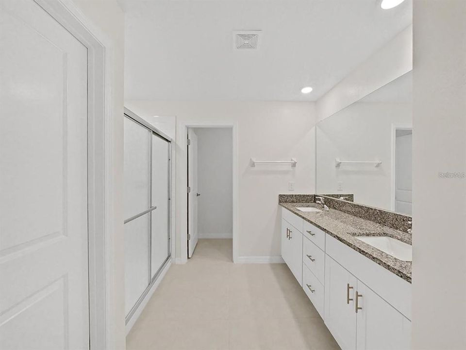 For Rent: $2,900 (6 beds, 3 baths, 3092 Square Feet)