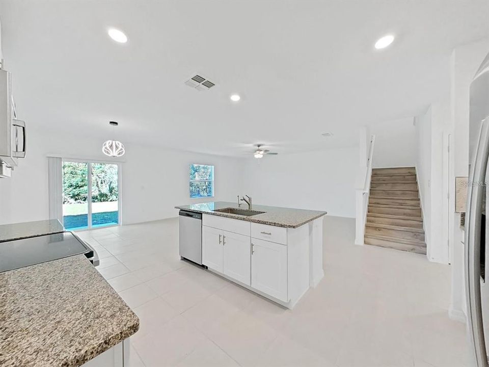 For Rent: $2,900 (6 beds, 3 baths, 3092 Square Feet)
