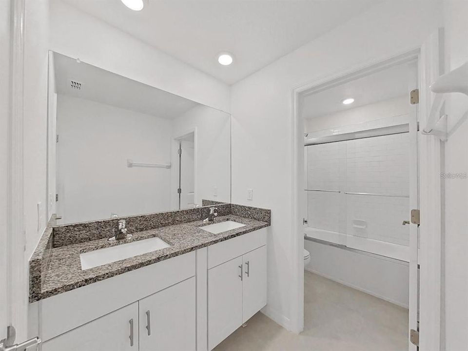 For Rent: $2,900 (6 beds, 3 baths, 3092 Square Feet)
