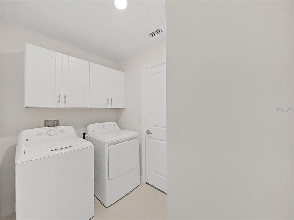 For Rent: $2,900 (6 beds, 3 baths, 3092 Square Feet)