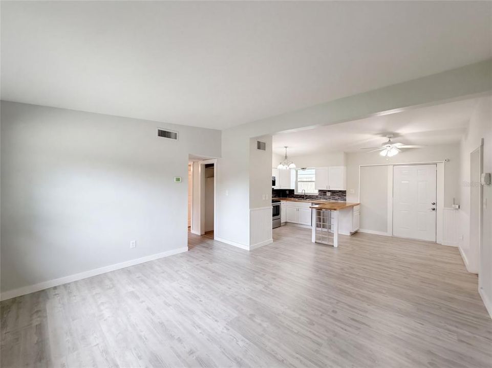 En Venta: $285,000 (3 camas, 1 baños, 975 Pies cuadrados)