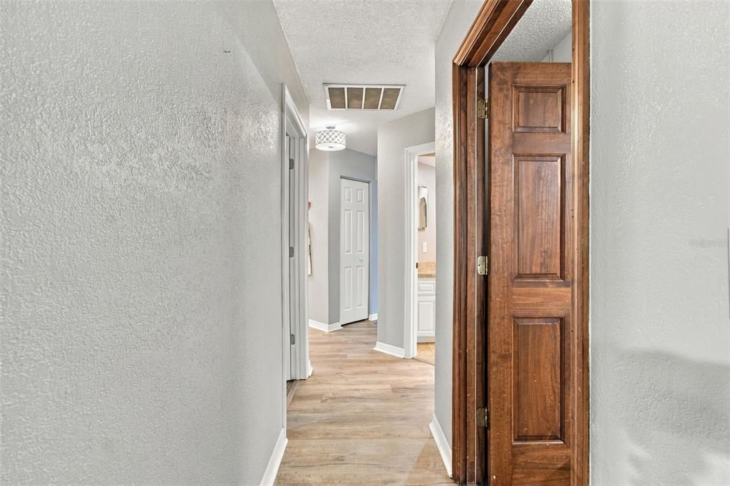На продажу: $284,900 (3 спален, 2 ванн, 1432 Квадратных фут)