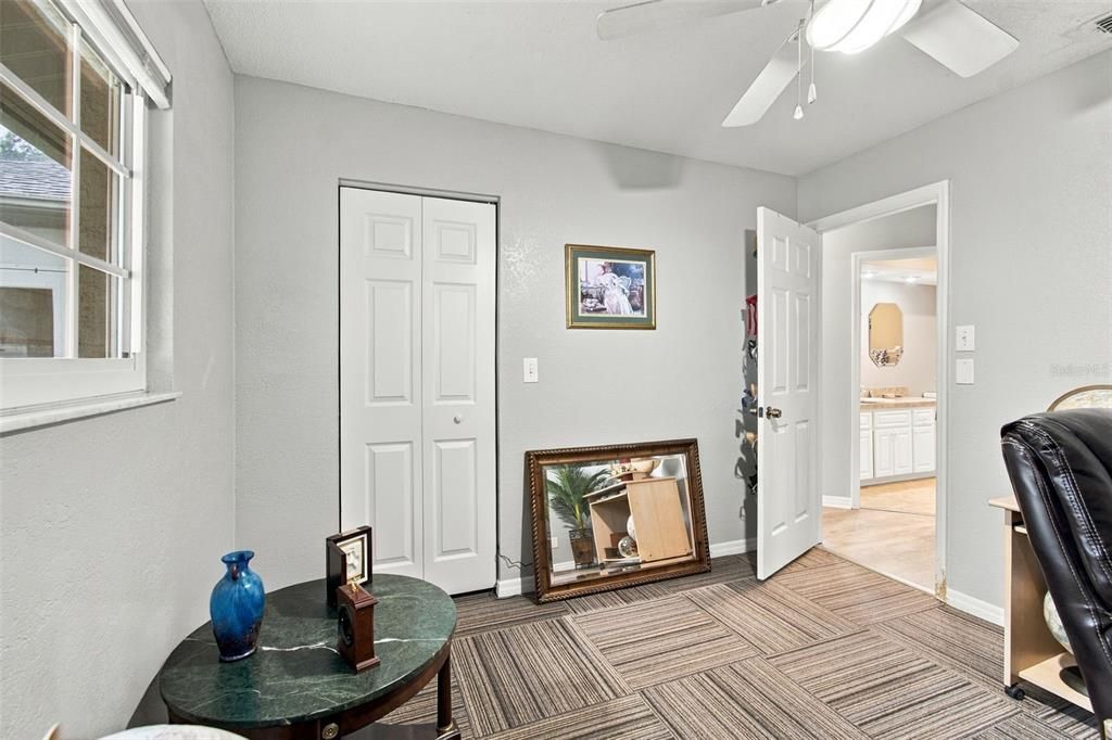 На продажу: $284,900 (3 спален, 2 ванн, 1432 Квадратных фут)