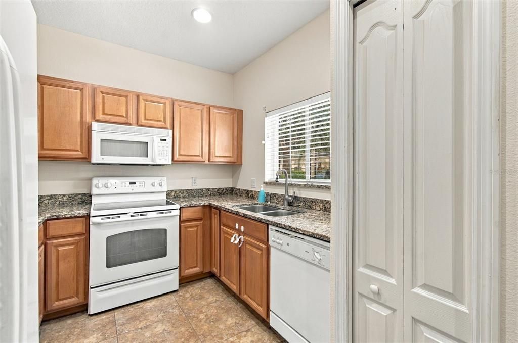 En Venta: $229,900 (2 camas, 2 baños, 1429 Pies cuadrados)