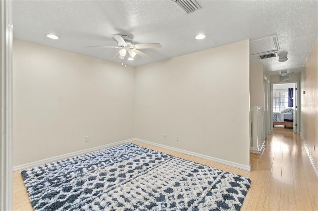 En Venta: $229,900 (2 camas, 2 baños, 1429 Pies cuadrados)