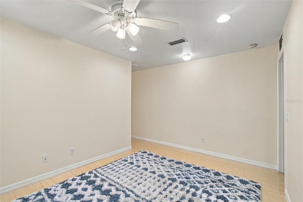 En Venta: $229,900 (2 camas, 2 baños, 1429 Pies cuadrados)