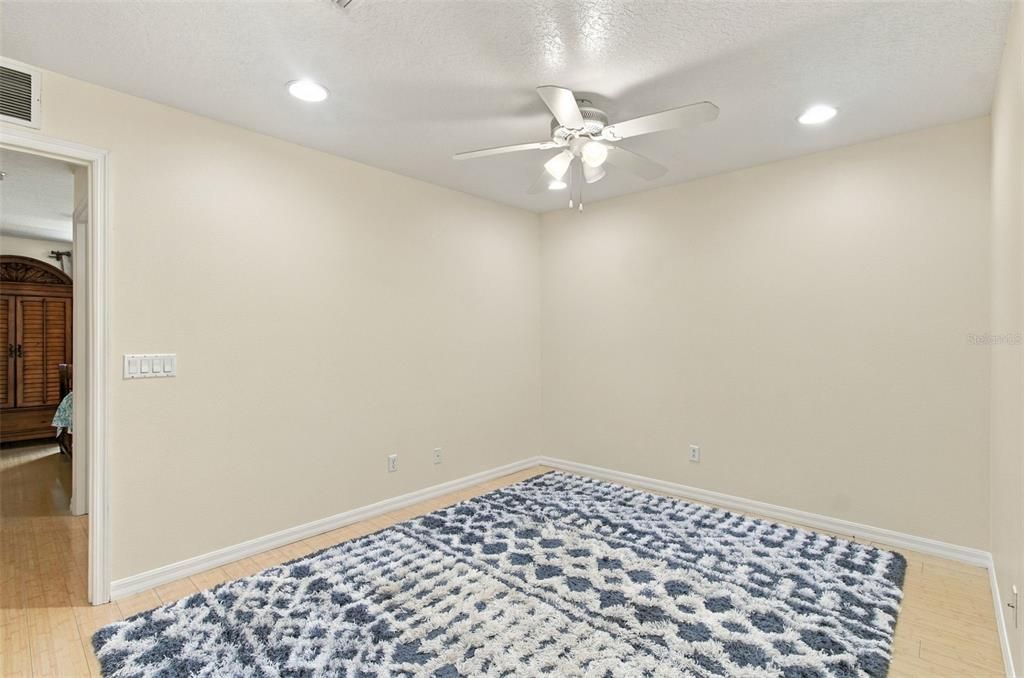En Venta: $229,900 (2 camas, 2 baños, 1429 Pies cuadrados)