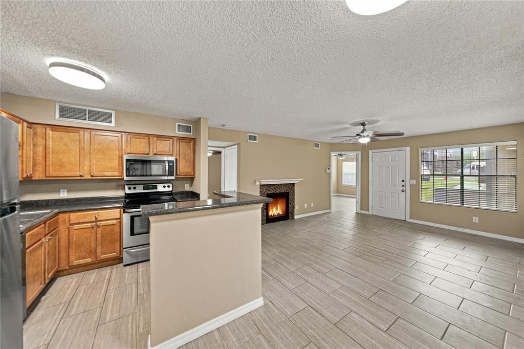 For Sale: $155,500 (2 beds, 2 baths, 893 Square Feet)