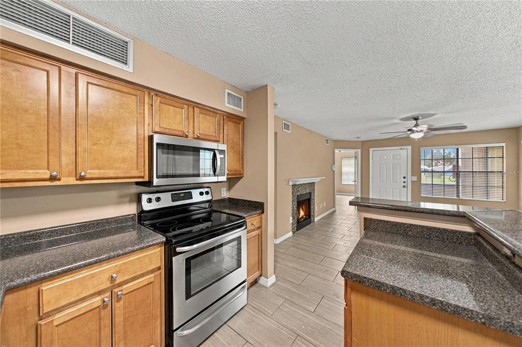 For Sale: $155,500 (2 beds, 2 baths, 893 Square Feet)