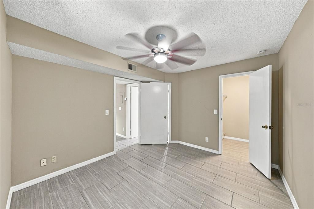 For Sale: $155,500 (2 beds, 2 baths, 893 Square Feet)