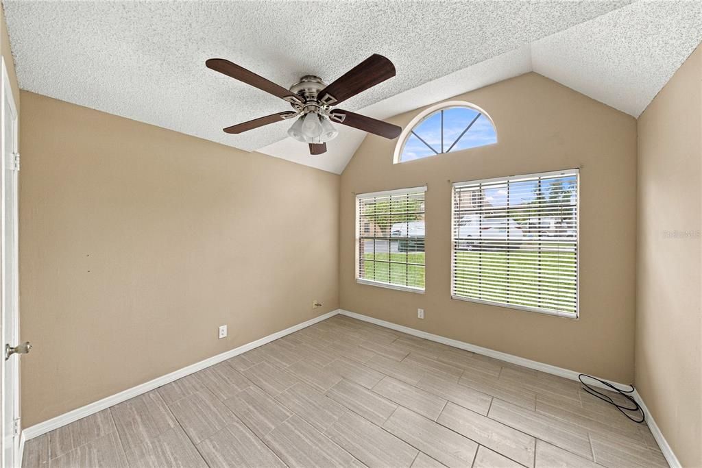 For Sale: $155,500 (2 beds, 2 baths, 893 Square Feet)