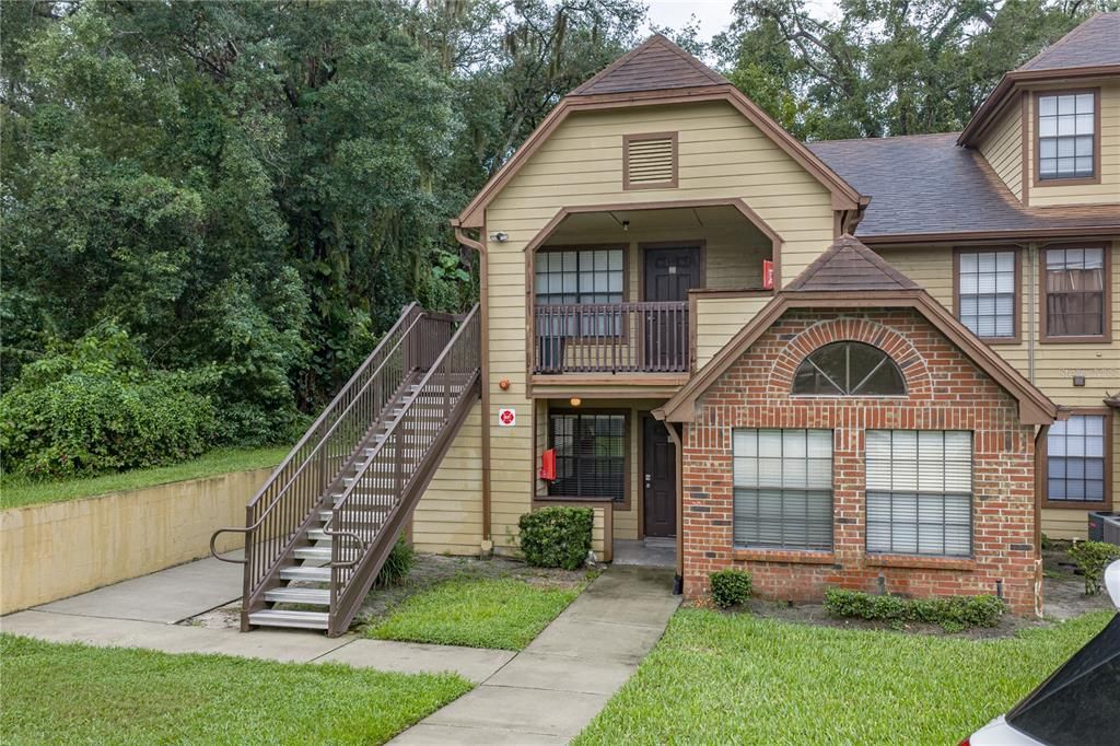 For Sale: $155,500 (2 beds, 2 baths, 893 Square Feet)