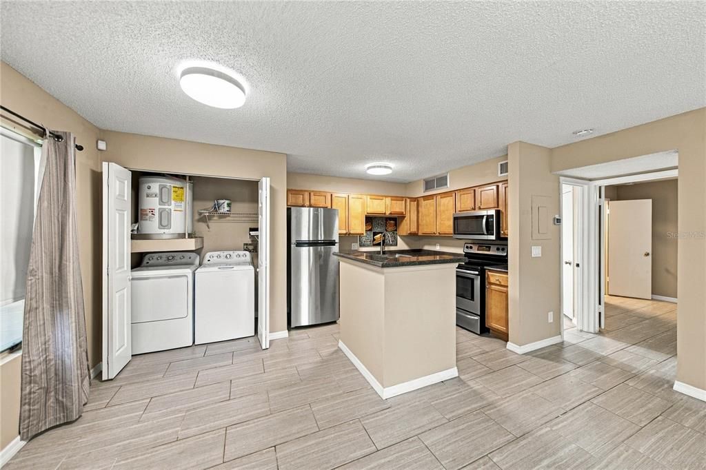 For Sale: $155,500 (2 beds, 2 baths, 893 Square Feet)