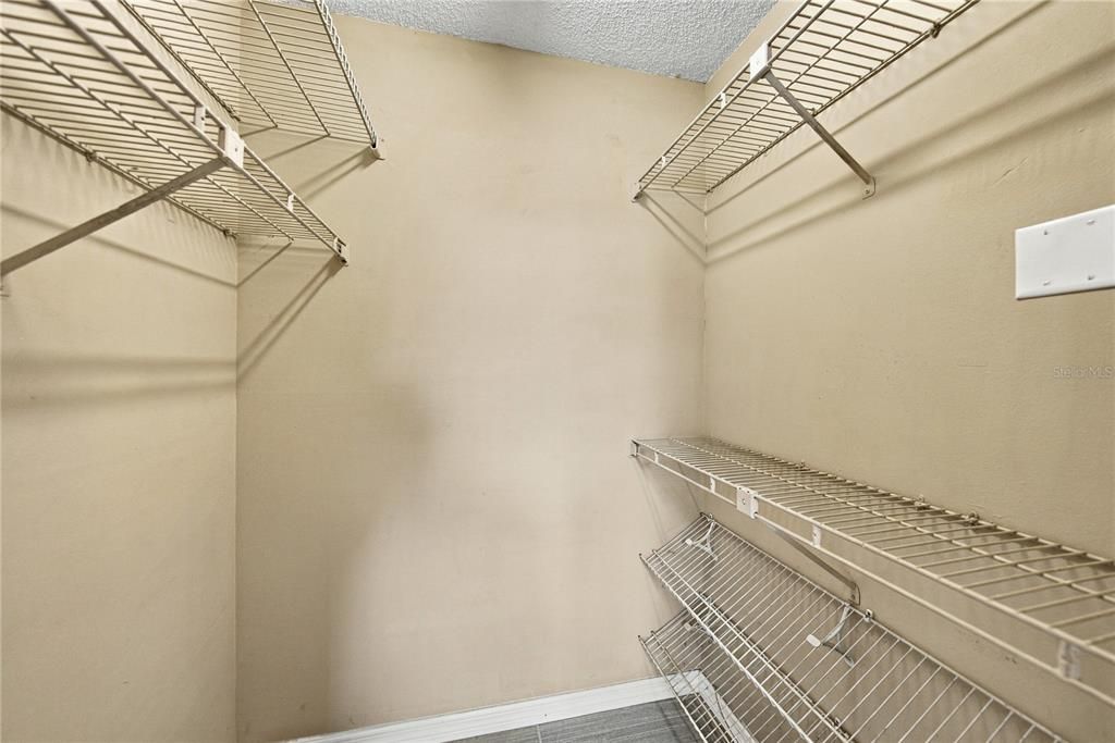 For Sale: $155,500 (2 beds, 2 baths, 893 Square Feet)