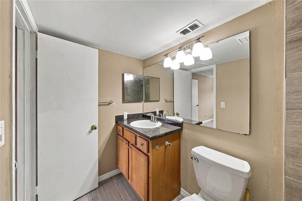 For Sale: $155,500 (2 beds, 2 baths, 893 Square Feet)