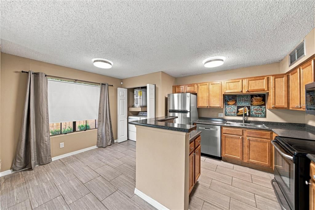 For Sale: $155,500 (2 beds, 2 baths, 893 Square Feet)
