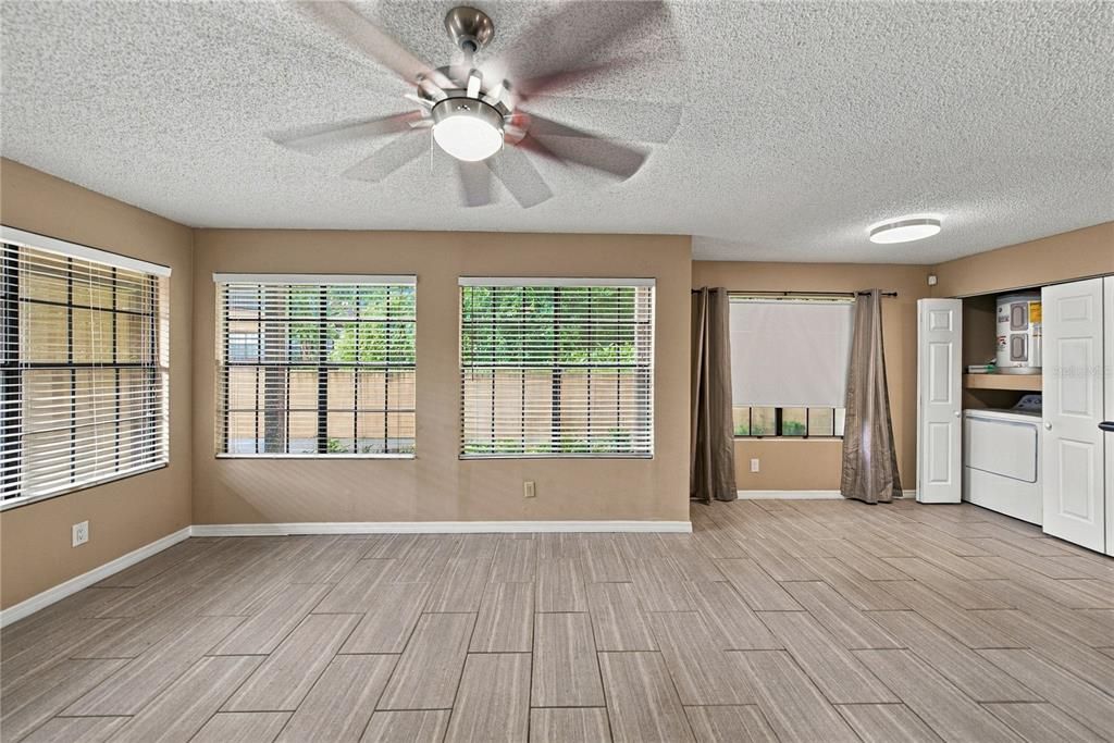 For Sale: $155,500 (2 beds, 2 baths, 893 Square Feet)
