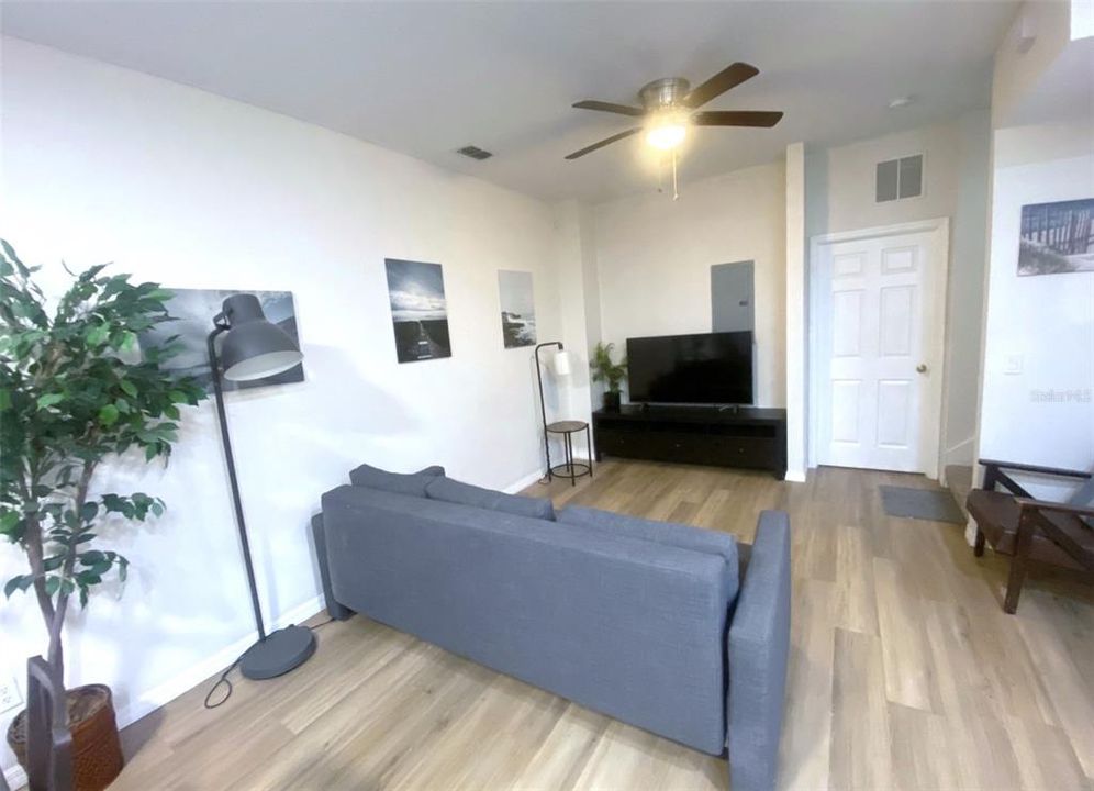 En Renta: $1,975 (4 camas, 3 baños, 1642 Pies cuadrados)