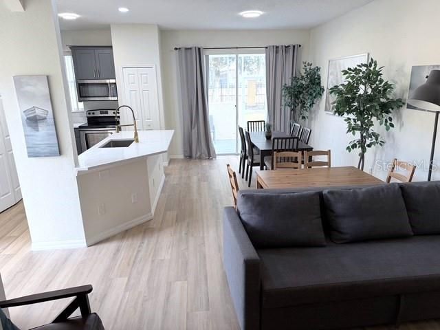 En Renta: $1,975 (4 camas, 3 baños, 1642 Pies cuadrados)