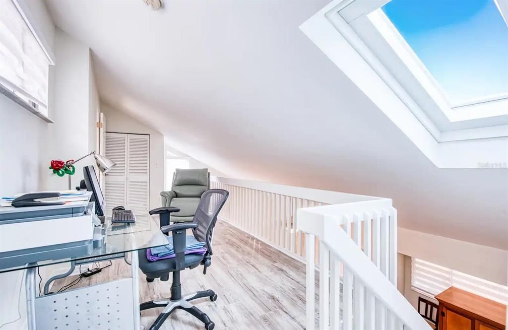 На продажу: $319,000 (2 спален, 2 ванн, 1030 Квадратных фут)