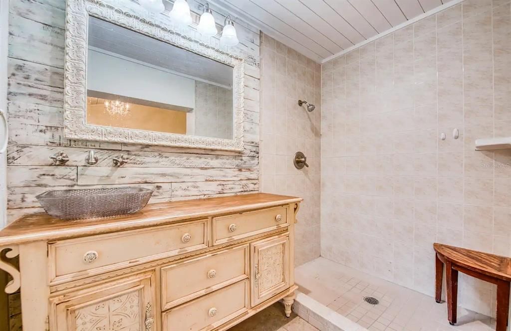 На продажу: $319,000 (2 спален, 2 ванн, 1030 Квадратных фут)