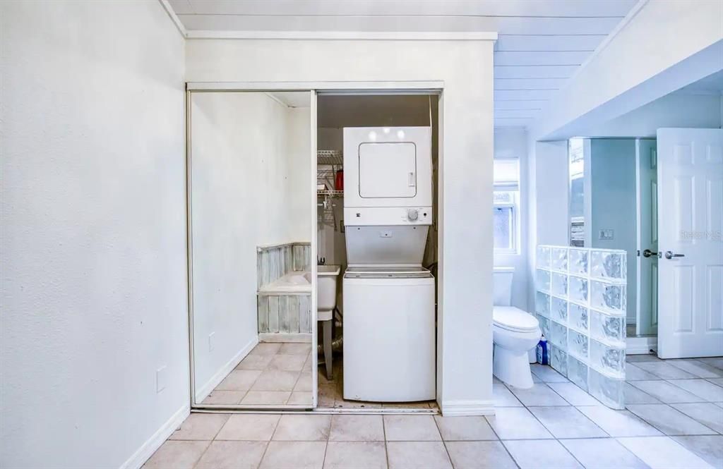 На продажу: $319,000 (2 спален, 2 ванн, 1030 Квадратных фут)