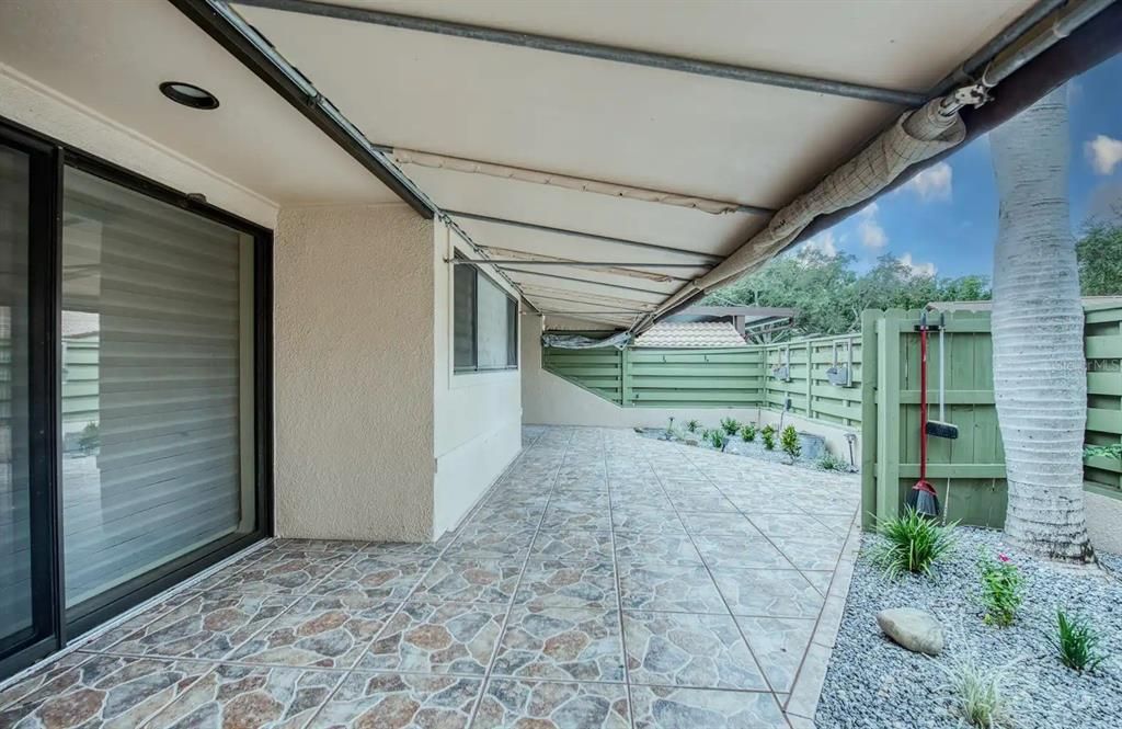На продажу: $319,000 (2 спален, 2 ванн, 1030 Квадратных фут)