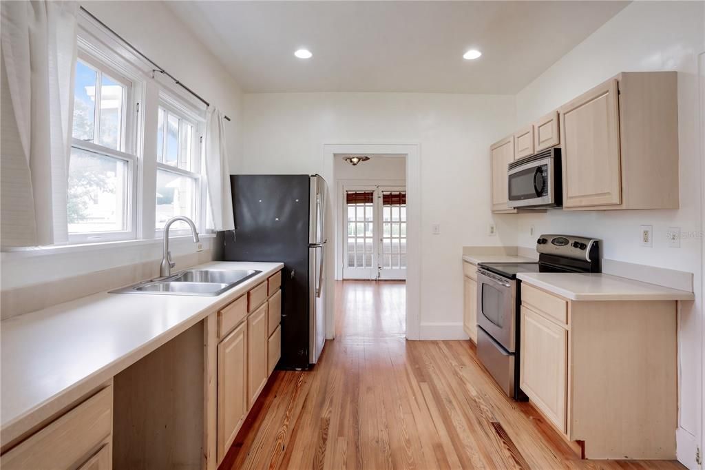 En Venta: $549,000 (2 camas, 1 baños, 991 Pies cuadrados)