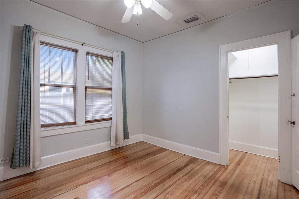 En Venta: $549,000 (2 camas, 1 baños, 991 Pies cuadrados)