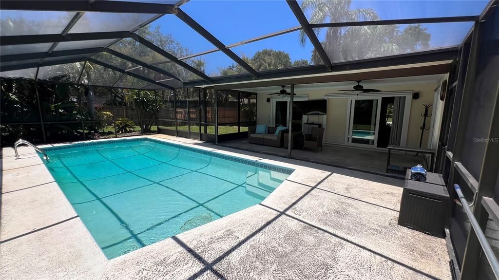 Active With Contract: $3,800 (3 beds, 2 baths, 1936 Square Feet)
