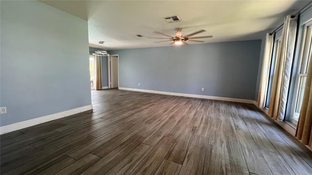 Active With Contract: $3,800 (3 beds, 2 baths, 1936 Square Feet)