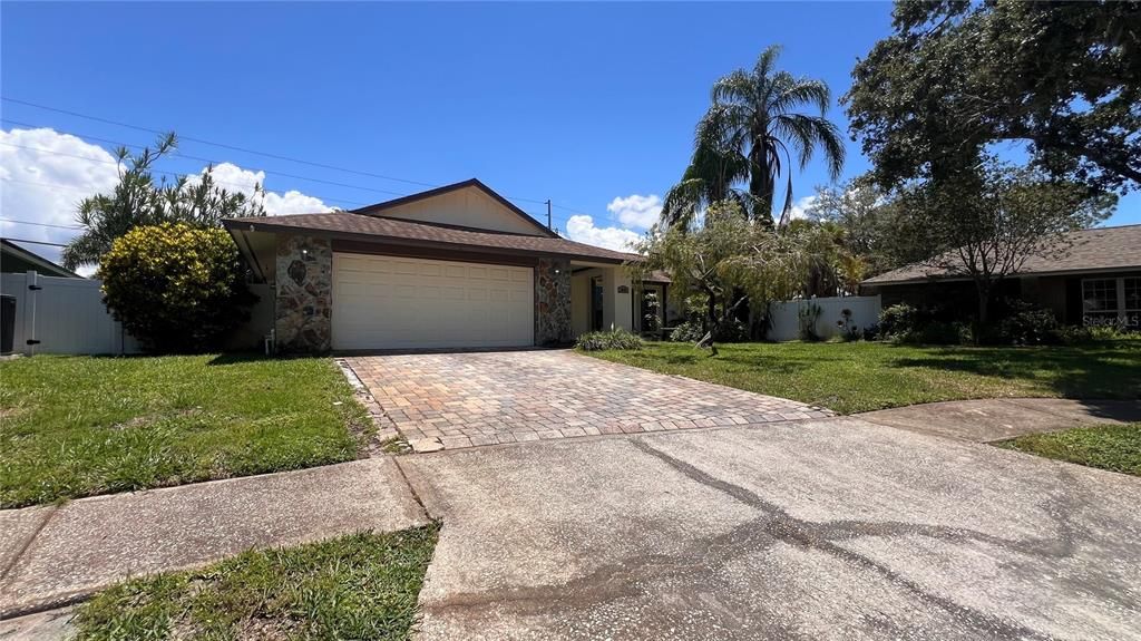 Active With Contract: $3,800 (3 beds, 2 baths, 1936 Square Feet)