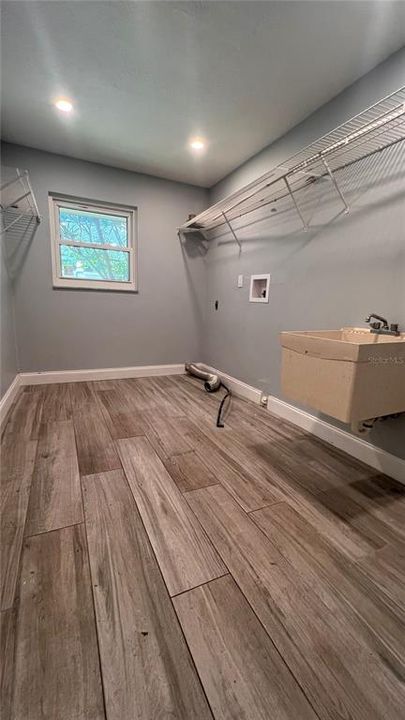 Active With Contract: $3,800 (3 beds, 2 baths, 1936 Square Feet)