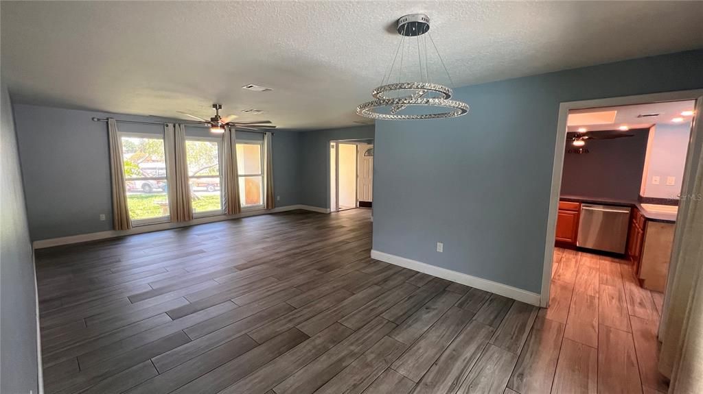 Active With Contract: $3,800 (3 beds, 2 baths, 1936 Square Feet)