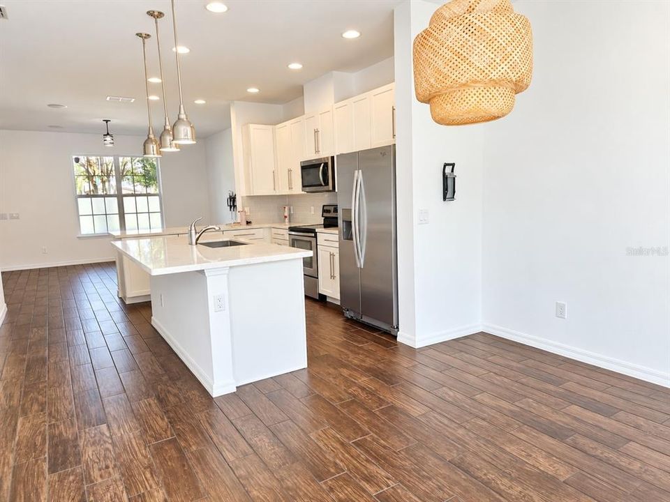 For Rent: $2,800 (3 beds, 2 baths, 1584 Square Feet)
