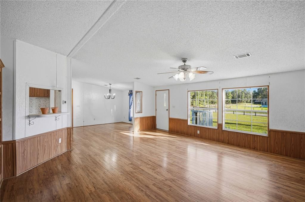 For Sale: $190,000 (3 beds, 2 baths, 1620 Square Feet)