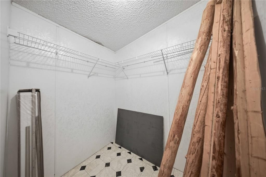 For Sale: $190,000 (3 beds, 2 baths, 1620 Square Feet)