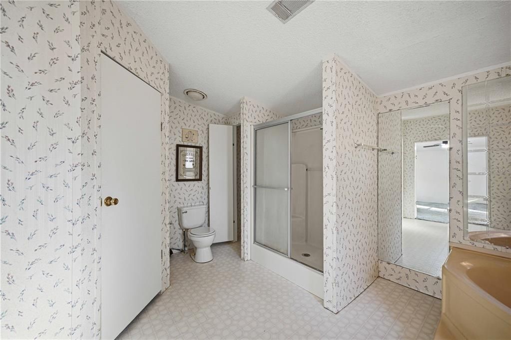 For Sale: $190,000 (3 beds, 2 baths, 1620 Square Feet)