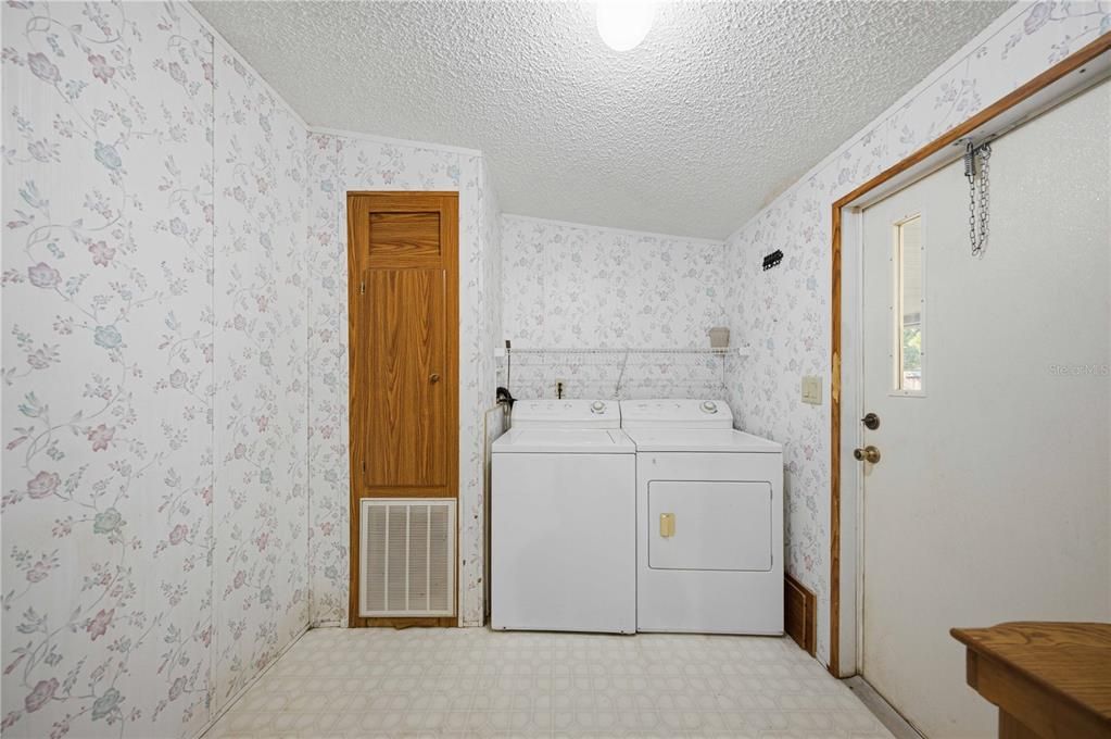 For Sale: $190,000 (3 beds, 2 baths, 1620 Square Feet)
