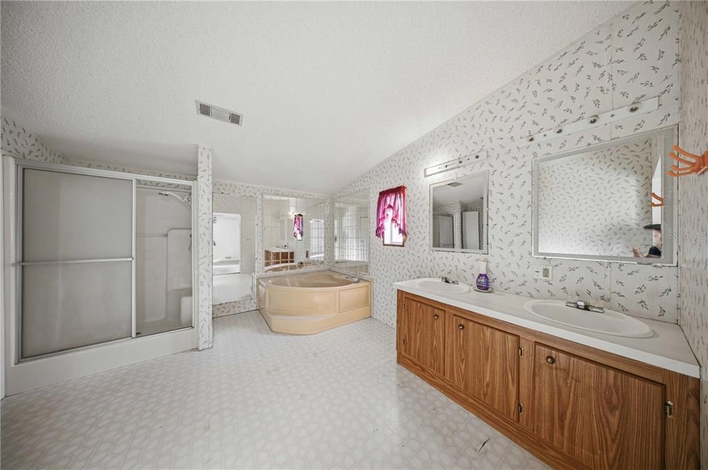 For Sale: $190,000 (3 beds, 2 baths, 1620 Square Feet)