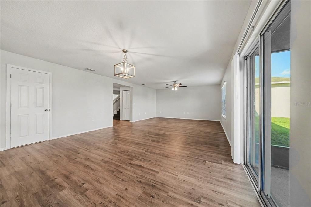 En Venta: $444,900 (4 camas, 2 baños, 2176 Pies cuadrados)