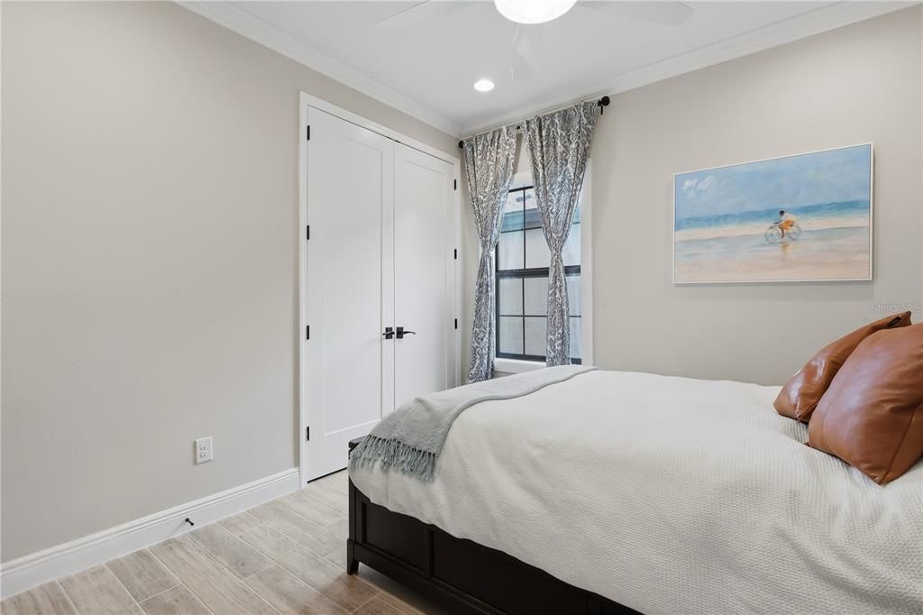 For Sale: $999,900 (5 beds, 4 baths, 3243 Square Feet)
