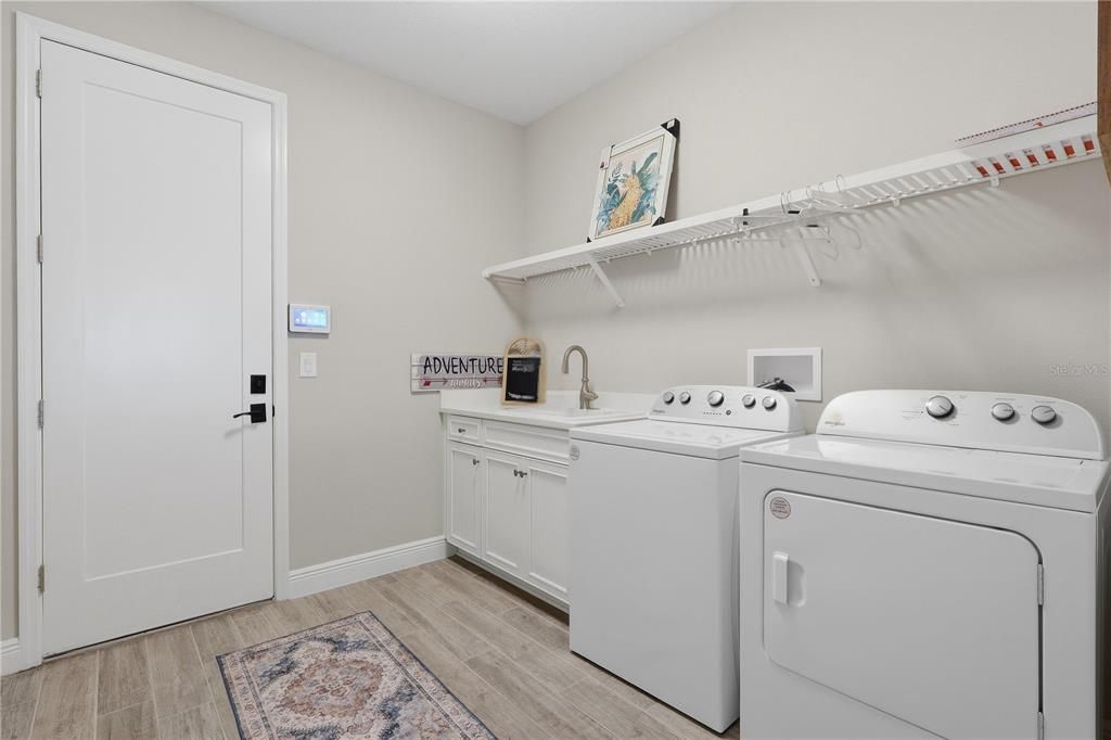 For Sale: $999,900 (5 beds, 4 baths, 3243 Square Feet)