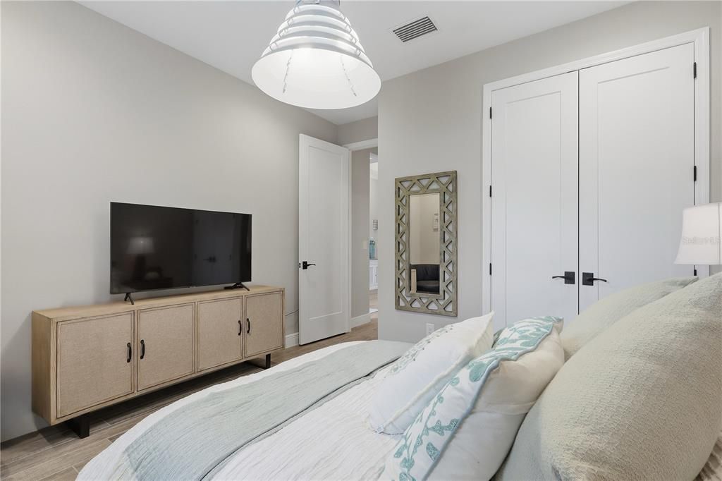For Sale: $999,900 (5 beds, 4 baths, 3243 Square Feet)