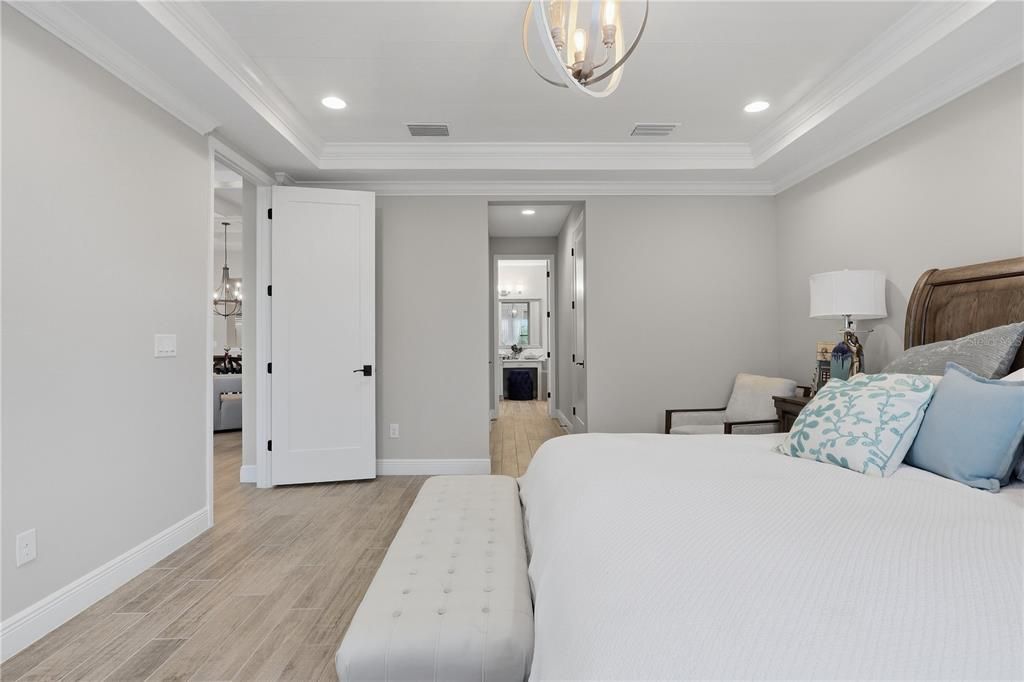 For Sale: $999,900 (5 beds, 4 baths, 3243 Square Feet)