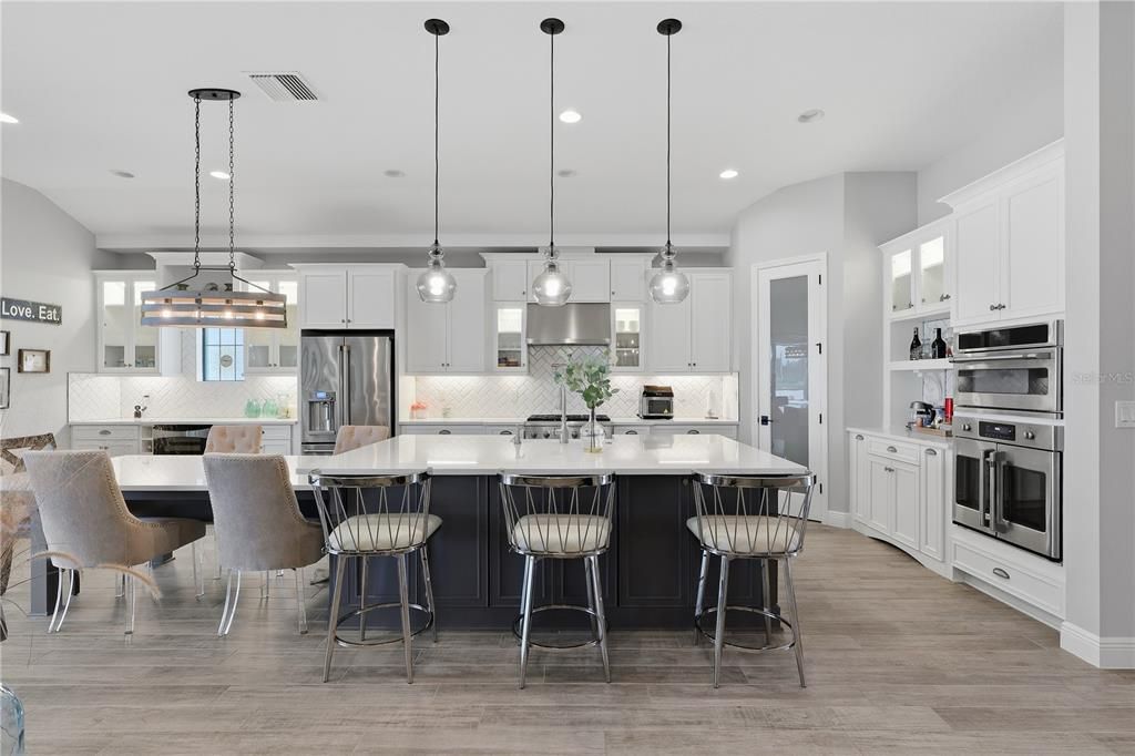 For Sale: $999,900 (5 beds, 4 baths, 3243 Square Feet)
